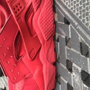 Nike hurache all red